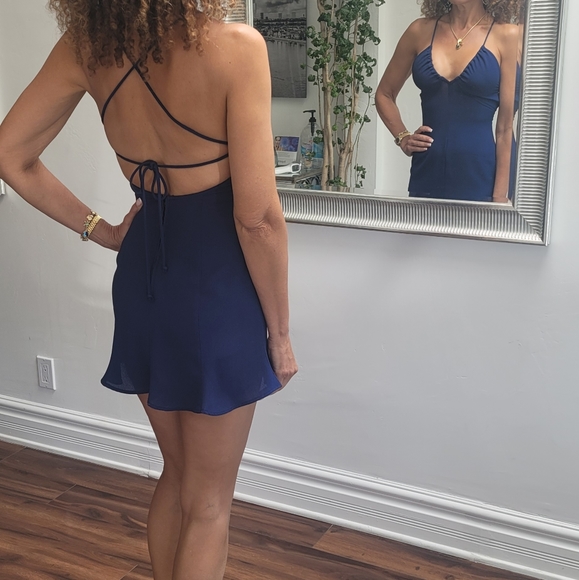 Dress size 0 maybe 2 - Picture 3 of 4